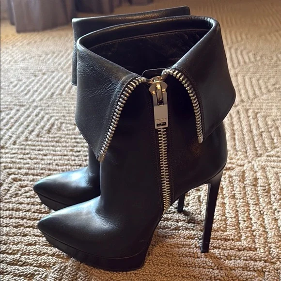 Yves Saint Laurent Black Heeled Boots with Zipper Detail - Picture 3 of 6